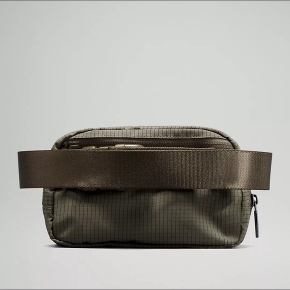 NWT Lululemon Everywhere Belt Bag Carob Brown - Picture 2 of 4
